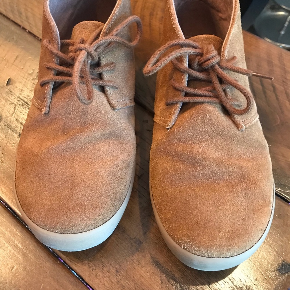 GAP suede high top boys sz 4 shoes